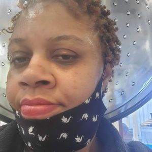 Meet your Posher, Nia